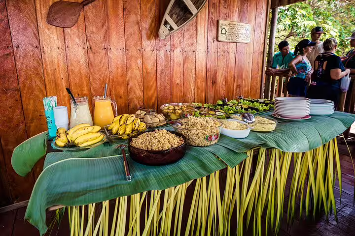 Jungle lodge buffet with tropical fruits and traditional dishes at Tapiri Rio Negro, offering authentic Amazonian flavors.