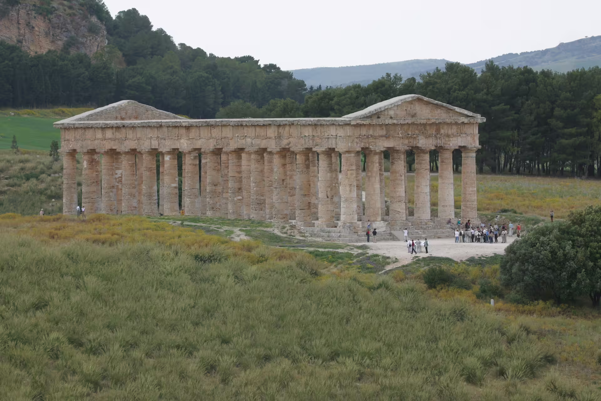 Panoramic view of the Temple of Segesta with visitors, must-see stop on Erice and Segesta tour from Palermo