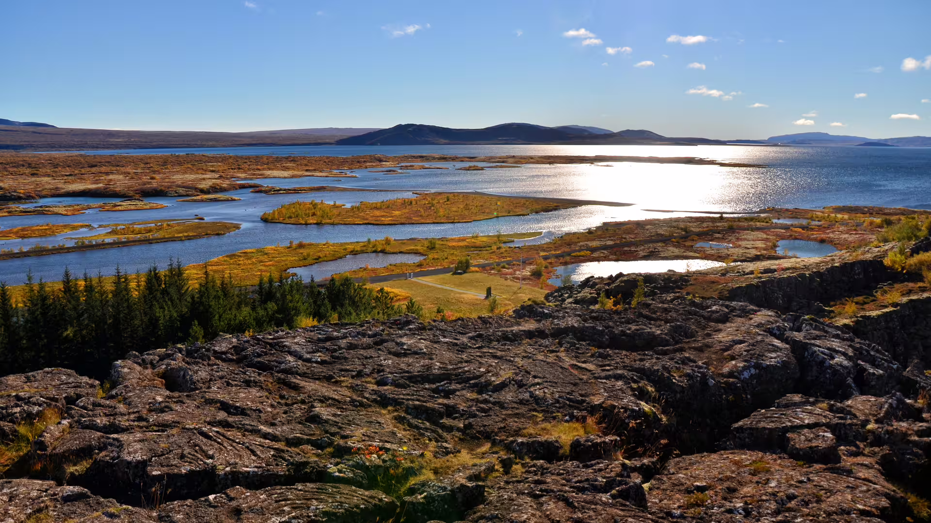 Panoramic view of Þingvellir lake and lava fields on Iceland's Golden Circle route in autumn