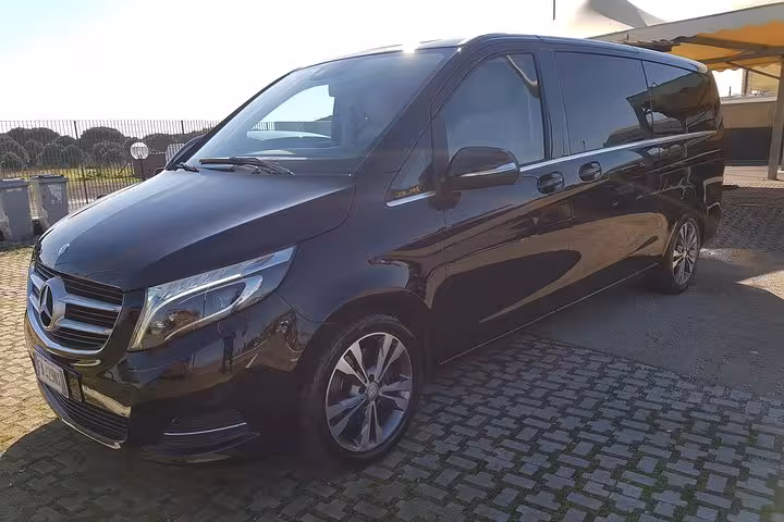 Private minivan transfer from Rome for full-day Tivoli tour to Villa Adriana and Villa d’Este