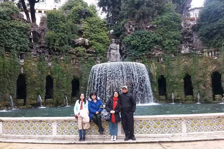 Tour guests at Villa d’Este waterfall fountain in Tivoli, a top stop on the full-day Rome to Tivoli trip