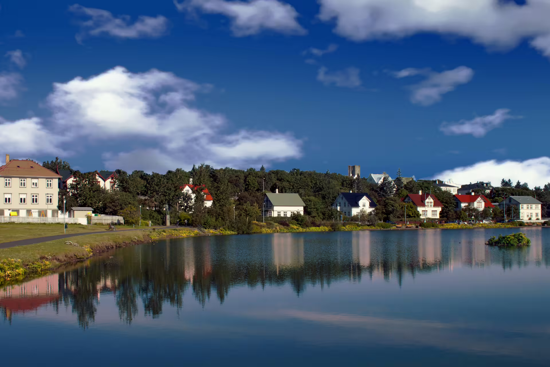 Reykjavíkurtjörn/Tjörnin - The Pond of Reykjavik