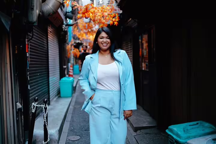 Travel photo shoot in Tokyo alley with autumn leaves, capturing stylish portrait with personal photographer