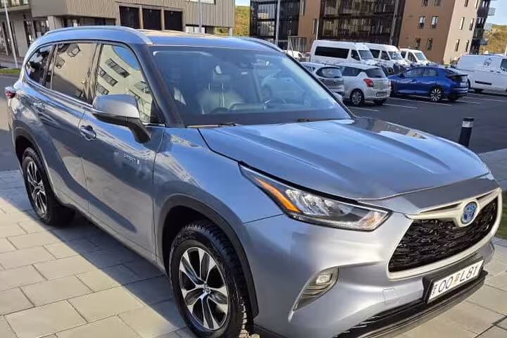 Silver Toyota Highlander Hybrid SUV used for private Golden Circle tours in Iceland