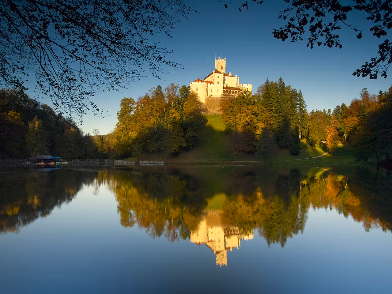 Trakošćan Castle reflected in the lake at sunset, scenic stop on the Trakošćan Castle and Varaždin tour