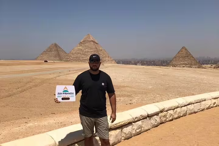 Traveler at Giza Plateau with Great Pyramids, photo stop on 2-day Cairo and Giza tour from Alexandria