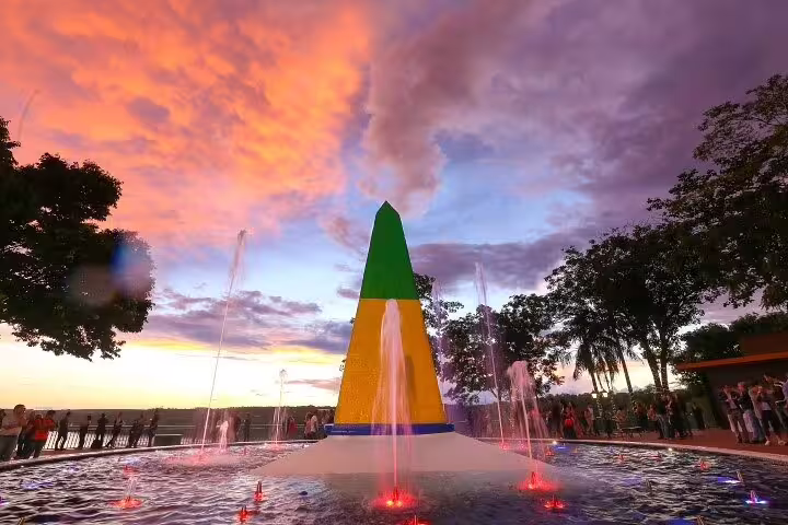 Tres Fronteiras Landmark with vibrant sunset and colorful fountains, perfect for a private guided tour experience.