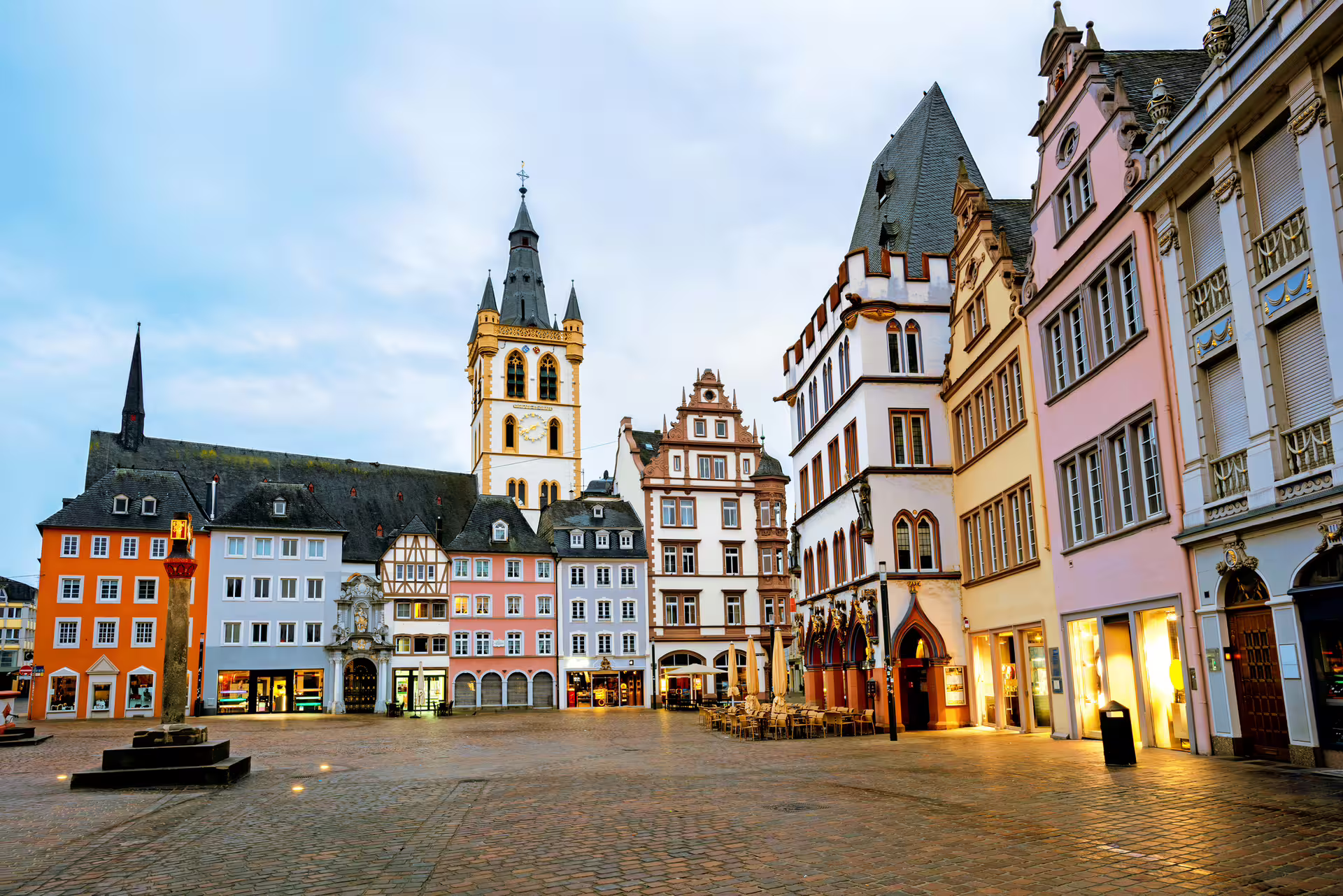 Trier Hauptmarkt square and St. Gangolf church, ideal stop on a 1-day self-guided walking tour audioguide