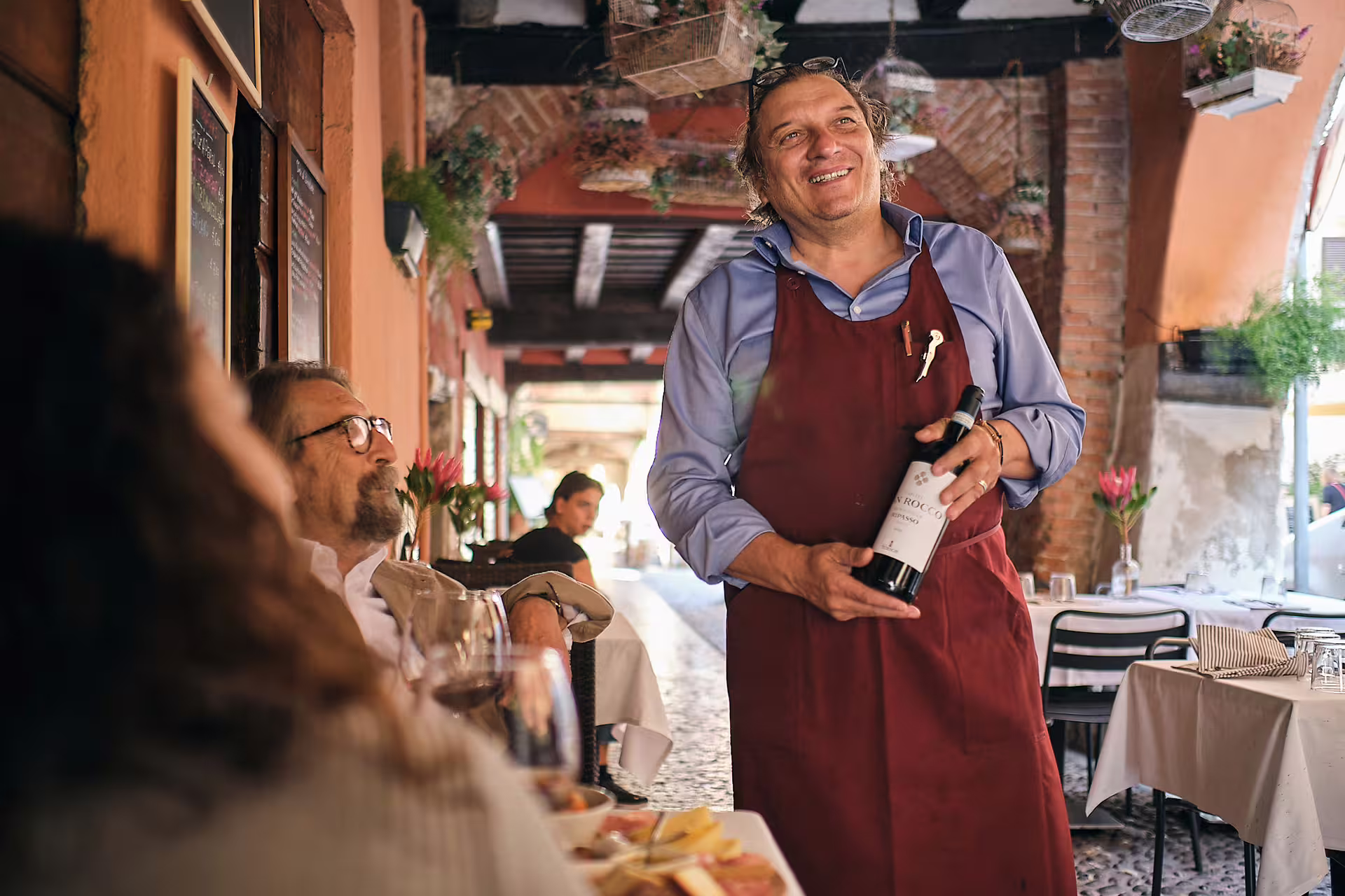 Sommelier presents Valpolicella red during Verona wine tasting near Juliet’s House with local pairings