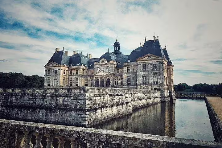 Château de Vaux-le-Vicomte exterior and moat view on a private day trip from Paris to Fontainebleau