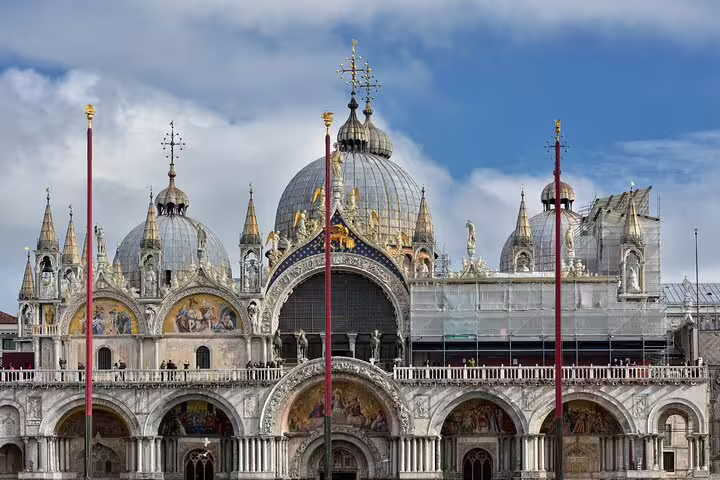Close-up view of ornate domes and arches of St Mark’s Basilica in Venice, a landmark sight on private gondola ride itineraries