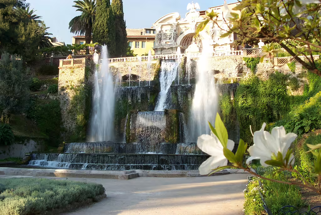Cascading fountains and lush greenery of Villa d’Este in Tivoli, visited on a small-group day tour from Rome
