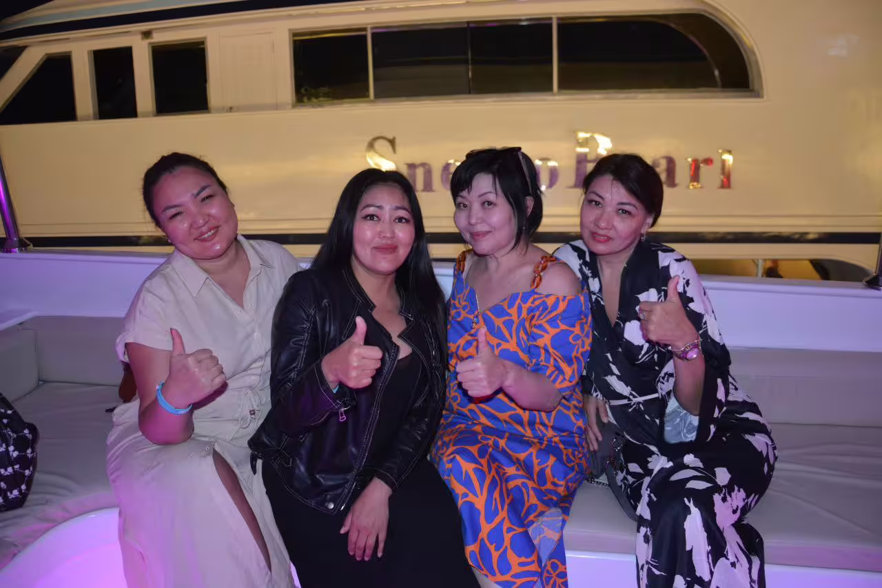 Guest enjoying tropical fruit and welcome drink on VIP boat dinner cruise in Sharm El Sheikh at night