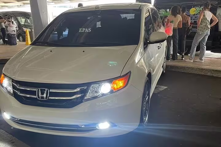 White Honda Odyssey minivan for private transfer from Abu Dhabi to AUH Airport with professional taxi service