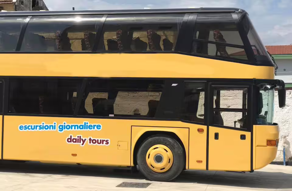 Yellow daily tours coach for low cost Herculaneum tour from Naples, budget group transport and return transfer
