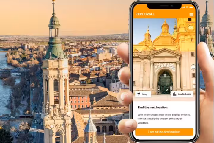 Smartphone app guiding Zaragoza scavenger hunt tour with Basilica del Pilar views and city sightseeing clues