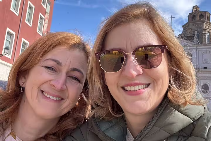 Two travelers selfie in Zaragoza old town on a self-guided scavenger hunt tour near historic landmarks